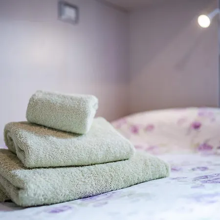 Le Cinque Rose Airport