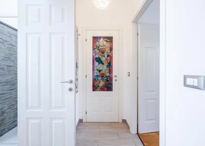 Le Cinque Rose Airport Appartement