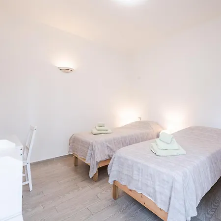 Le Cinque Rose Airport Apartmán *