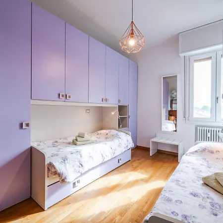 Le Cinque Rose Airport