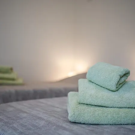 Le Cinque Rose Airport