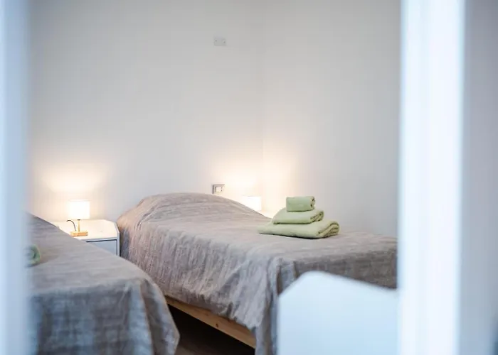 Le Cinque Rose Airport Bolonia