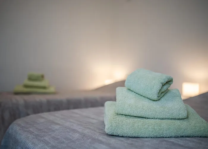 Le Cinque Rose Airport