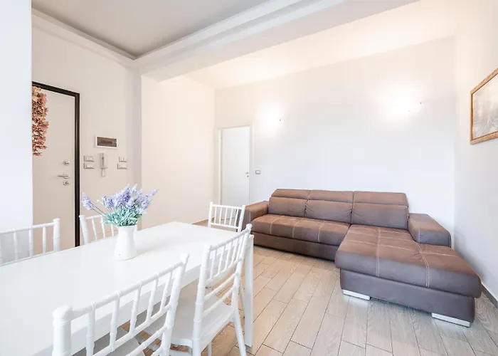 Le Cinque Rose Airport * Bolonia