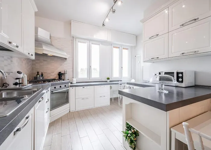 Le Cinque Rose Airport Болонья