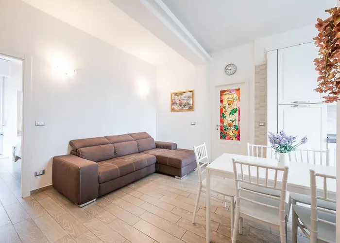 Le Cinque Rose Airport