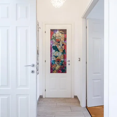 Le Cinque Rose Airport Apartman