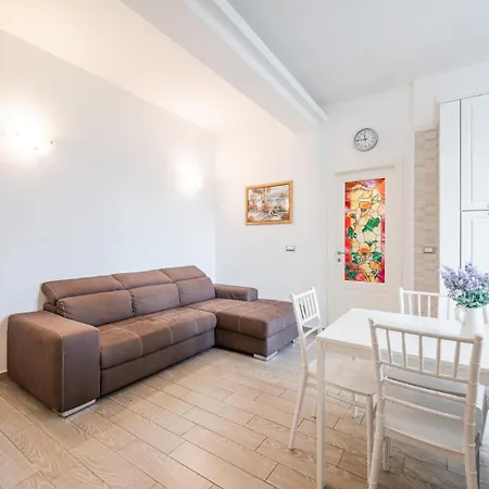 Le Cinque Rose Airport