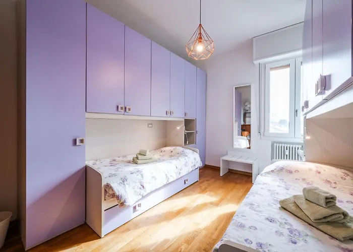 Le Cinque Rose Airport